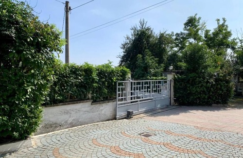 Pocapaglia Apartment | Discover LT-Host 19: Family-Friendly Stay in Pollenzo