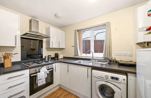 Luton Apartment | Top-Rated LT Properties Studio with Family-Friendly Perks