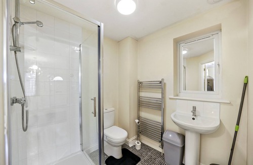 Luton Apartment | Top-Rated LT Properties Studio with Family-Friendly Perks