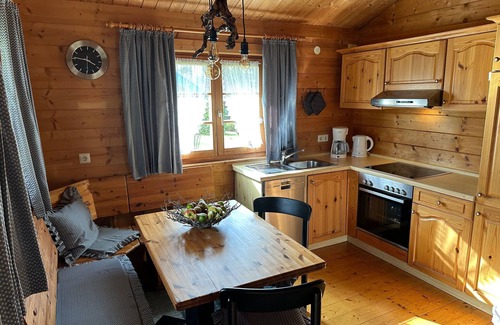 Hayingen House | Cozy Holzblockhaus with Ocean View in Ferienpark Lauterdörfle