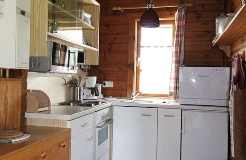 Hayingen House | Cozy Retreat: Pet-Friendly Stay with Ocean Views at Lauterdörfle
