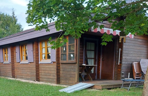 Hayingen House | Cozy Retreat: Pet-Friendly Stay with Ocean Views at Lauterdörfle