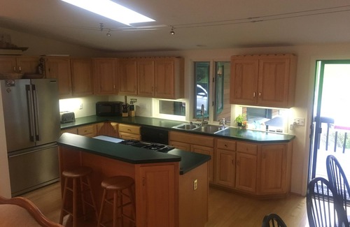 Middlesex House | Beachfront Family Home with Ocean Views & 10/10 Guest Rating