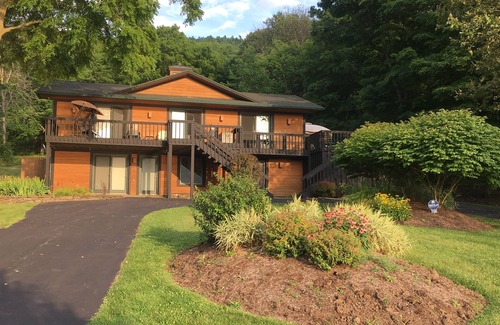 Middlesex House | Beachfront Family Home with Ocean Views & 10/10 Guest Rating