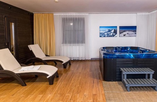 Pec pod Snezkou Hotel | Relax at Luční bouda: Family-Friendly with Spa & Pool
