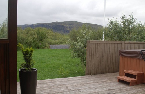 Selfoss Cottage | Idyllic Villa with Hot Tub & Majestic Mountain Views