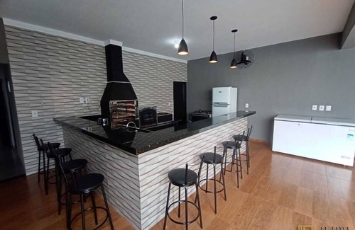 Pitangueiras House | Relaxing House with Pool and BBQ Area for Memorable Stays
