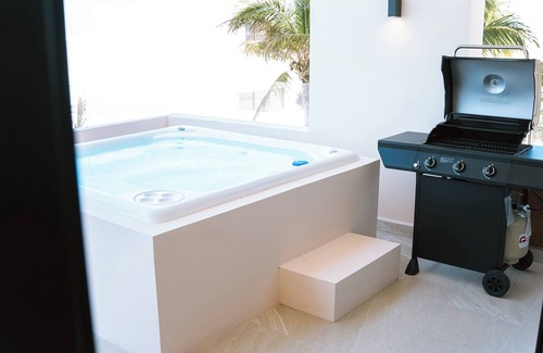 Progreso Municipality Apartment | Luxury 3BR Oceanfront Retreat - Pool, Views & Private Beach