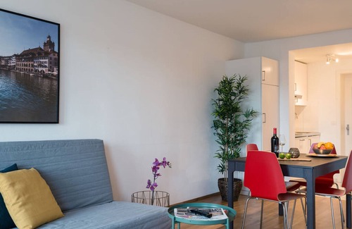 Lucerne Apartment | Discover LU Saturn II: Lake View Apartment by Chapel Bridge