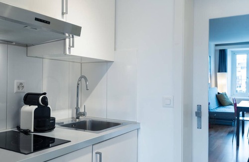Lucerne Apartment | Discover LU Saturn II: Lake View Apartment by Chapel Bridge