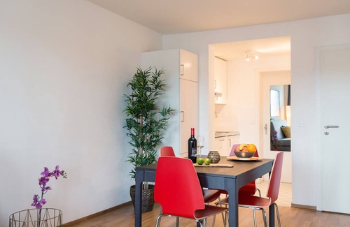Lucerne Apartment | Discover LU Saturn II: Lake View Apartment by Chapel Bridge