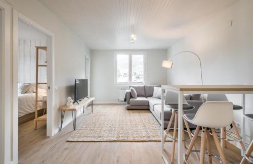 Vielha Apartment | Family-Friendly LUA with Pool & 9.4/10 Guest Rating