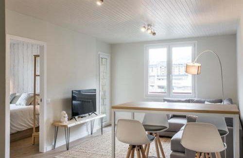 Vielha Apartment | Family-Friendly LUA with Pool & 9.4/10 Guest Rating