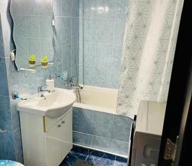 Iasi Apartment | Child-Friendly Retreat at Luand Apartament - Rated 9/10