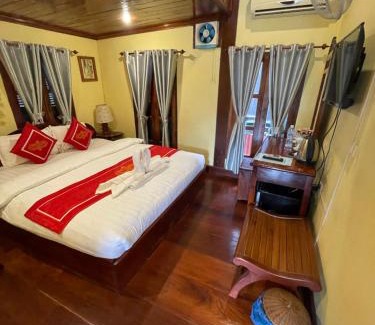 Luang Prabang Hotel | Experience Oceanfront Comfort at Ouis NamKhan Place House