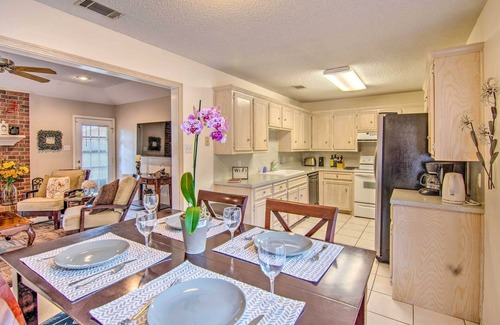 Lubbock Cottage | Family-Friendly Lubbock Home with Deck, Near Texas Tech