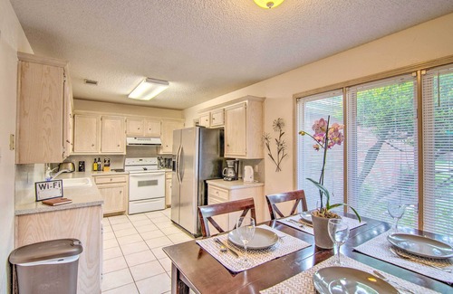 Lubbock Cottage | Family-Friendly Lubbock Home with Deck, Near Texas Tech