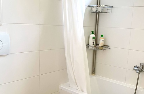 Le Puy-Sainte-Reparade Apartment | Tranquil Luberon Apartment Near Aix-en-Provence