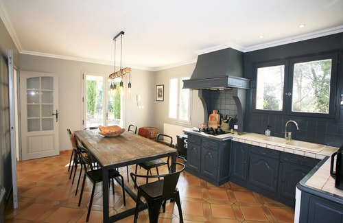 Menerbes Villa | Idyllic Luberon Retreat with Private Pool & Ocean View