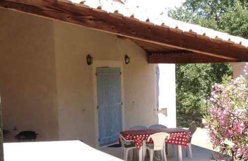 Menerbes House | Charming Luberon Maisonnette with Scenic Views for Families