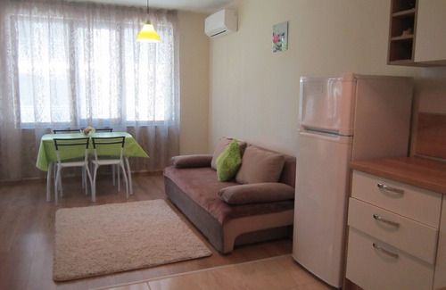 Pomorie Apartment | Cozy LUBO Apartment in Pomorie with Pool & Breakfast