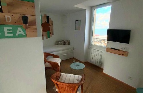 Luc-sur-Mer Apartment | Cozy LUC and SEA: Oceanfront Retreat with Breakfast Included