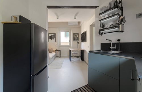 San Niccolo Apartment | Discover Luca's Home: Cozy Stay Near the Rose Garden