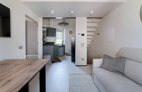 San Niccolo Apartment | Discover Luca's Home: Cozy Stay Near the Rose Garden