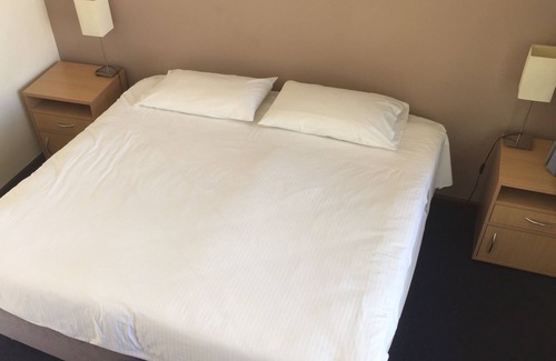 Lucas Heights Hotel | Family-Friendly Lucas Heights Motel with Pool and Breakfast