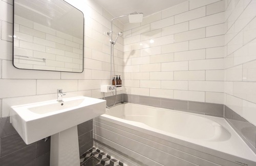 Masan Hotel | Budget-Friendly Lucas Hotel with Family Amenities & Dining