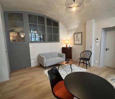 Clermont Ferrand City Centre Apartment | Unique Hôtel Particulier in Historic Clermont-Ferrand
