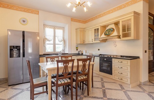 Diecimo House | Discover Franco's Friendly Villa with Pool and Spa Amenities