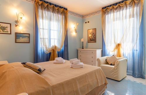 Diecimo House | Discover Franco's Friendly Villa with Pool and Spa Amenities