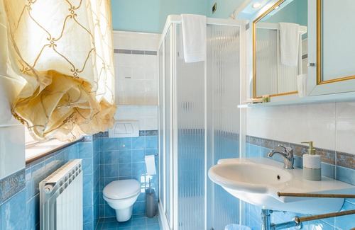 Diecimo House | Discover Franco's Friendly Villa with Pool and Spa Amenities
