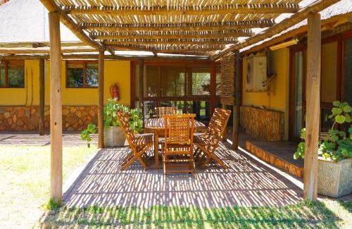 Weipe House | Relax at Lucca House: Family-Friendly with Pool & Breakfast