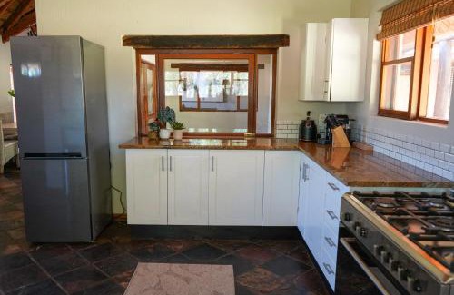 Weipe House | Relax at Lucca House: Family-Friendly with Pool & Breakfast