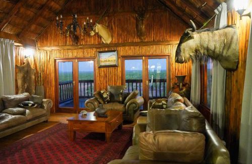 Musina Cabin | Relax at Lucca Lodge: Oceanfront with Pool & Family Amenities
