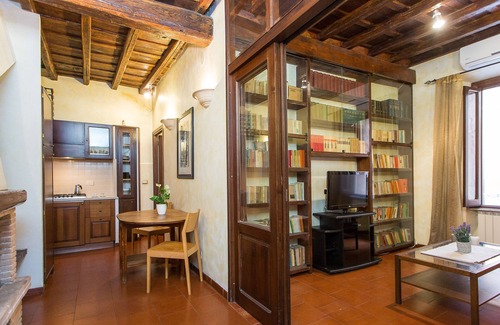 Ripa Apartment | Guest Rated 10/10: Luce Apartment with Kitchen & Breakfast
