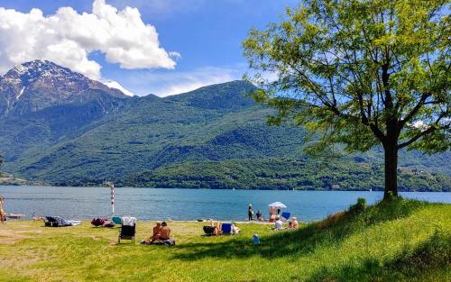 Consiglio di Rumo Apartment | Pet-Friendly Luci Balkon-Ferienwohnung with Breakfast Included