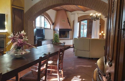 Monteriggioni Apartment | Charming Lucia Country House in Monteriggioni, Siena