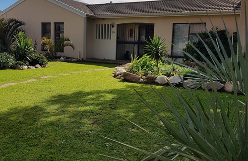 Die Bos House | Relax at Lucia's Self Catering with Ocean Views and Spa