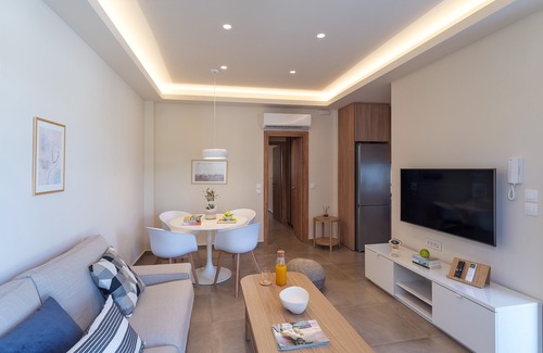 Petaloudes Apartment | Inviting Lucian City Apartments - Ideal for Family Stays