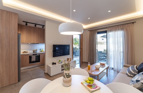 Petaloudes Apartment | Inviting Lucian City Apartments - Ideal for Family Stays
