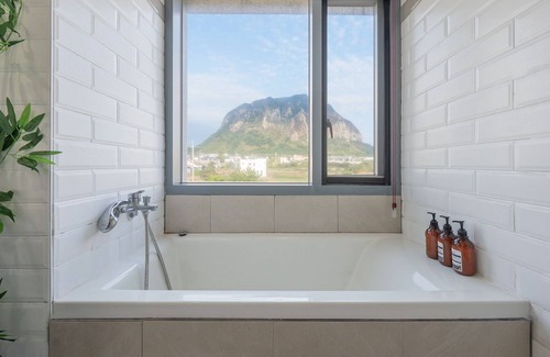 Andeok Hotel | Exceptional Stay at Lucid M: Family-Friendly Amenities Await