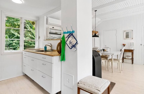 Ronne House | Oceanfront Retreat "Lucie" – Steps from the Sea!