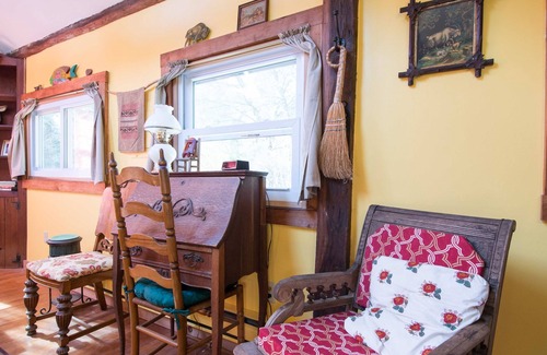 Exeter Cottage | Discover Lucie's Hideaway: Artistic Tiny House with Ocean View