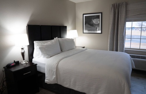 Weatherford Hotel | Ideal Holiday Inn Express & Suites Weatherford with Pool & More