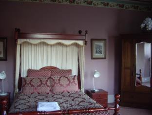 Latrobe Bed & Breakfast | Experience Lucinda B&B: Family-Friendly Retreat with Dining