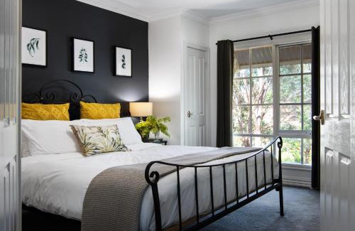 Hepburn Springs House | Family-Friendly Lucini Cottage with Hot Tub & Great Reviews