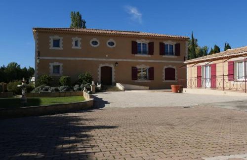 Mouries House | Experience Luciole des Alpilles: Top Rated & Pet Friendly
